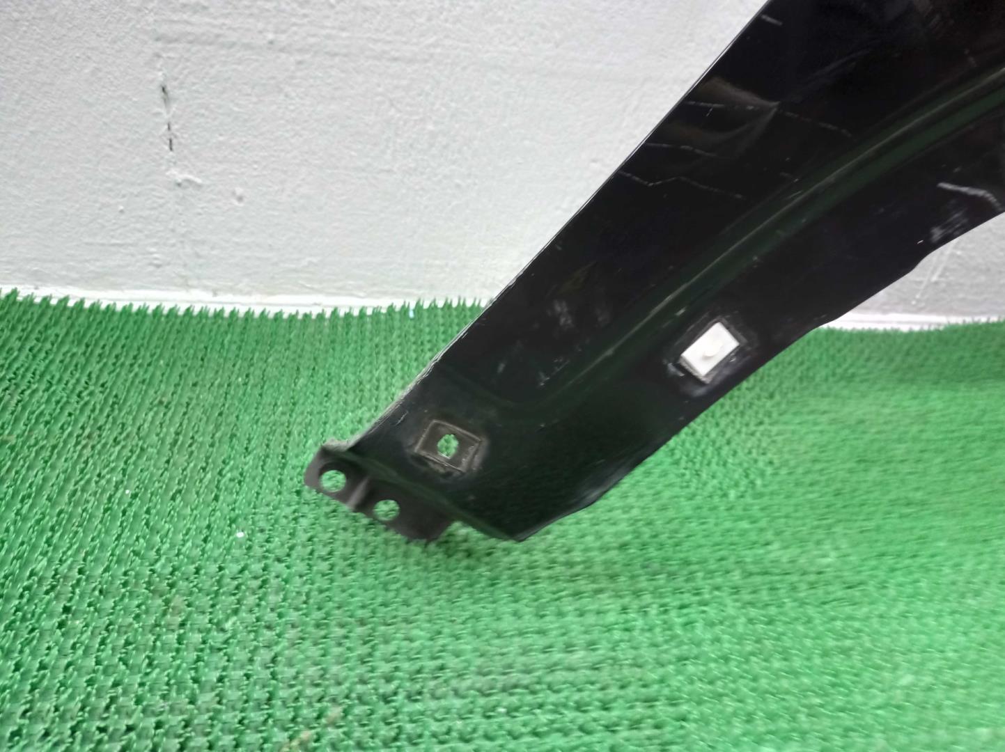 Крыло переднее правое