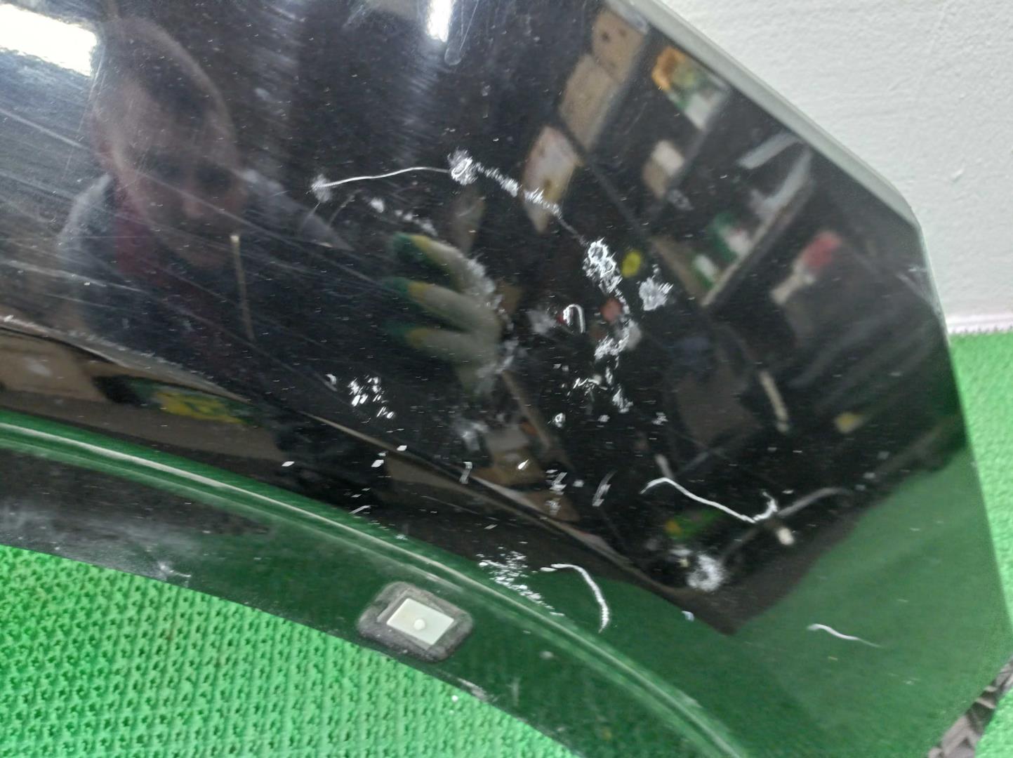 Крыло переднее правое