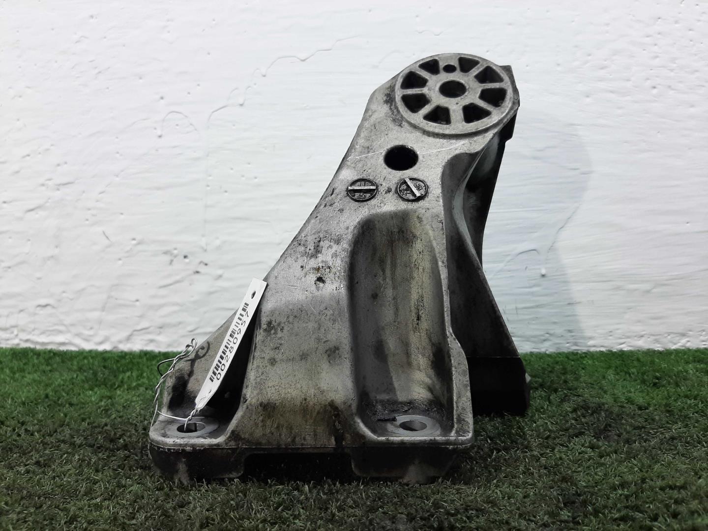 Кронштейн двигателя