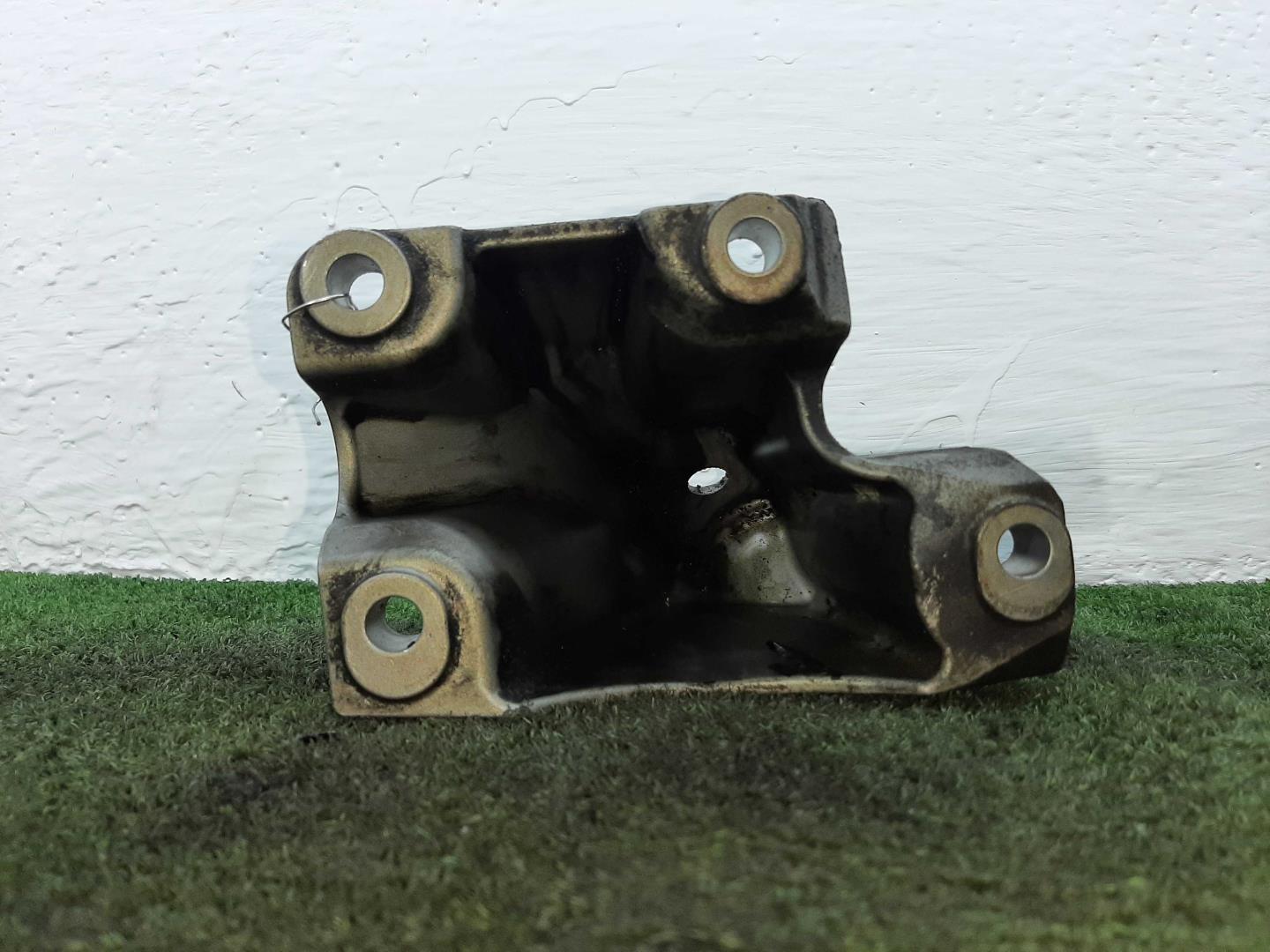 Кронштейн двигателя