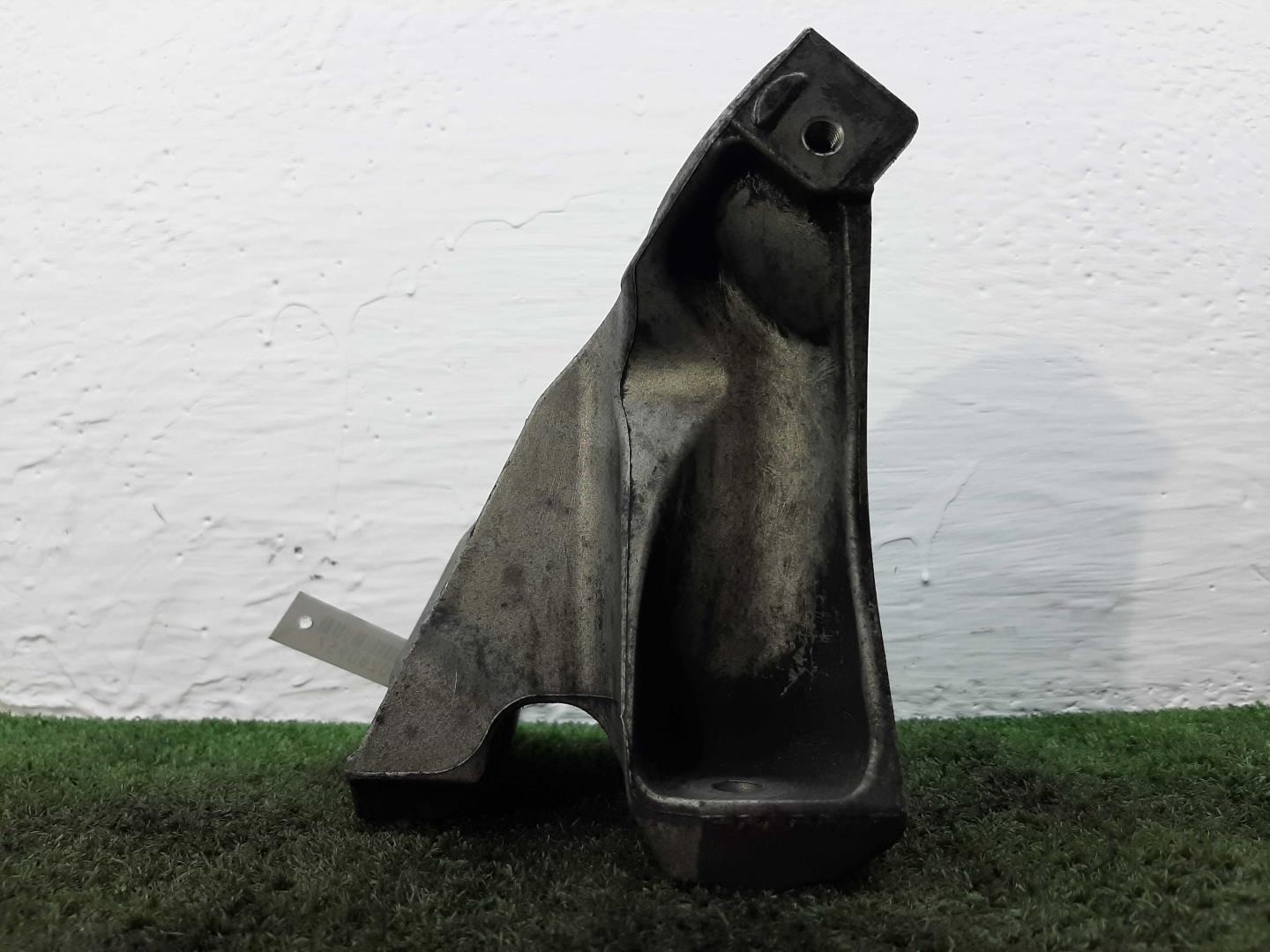 Кронштейн двигателя