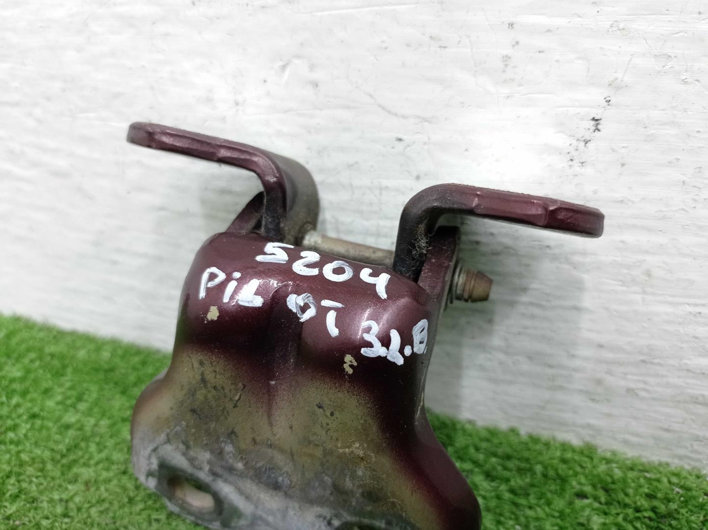 Петля двери