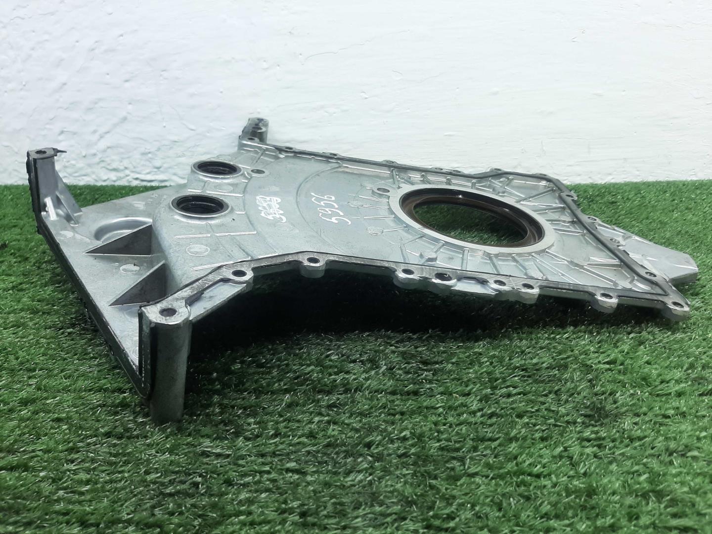 Крышка двигателя