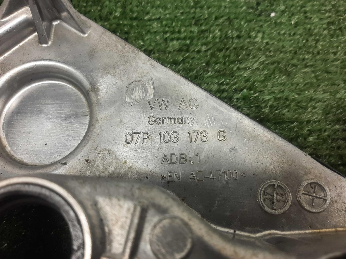 Крышка двигателя