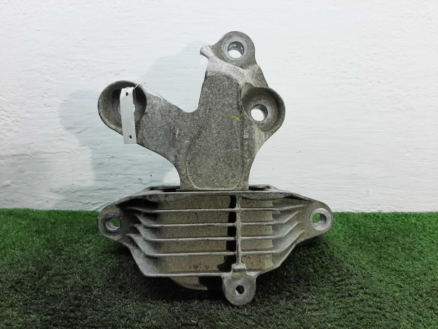 Опора двигателя