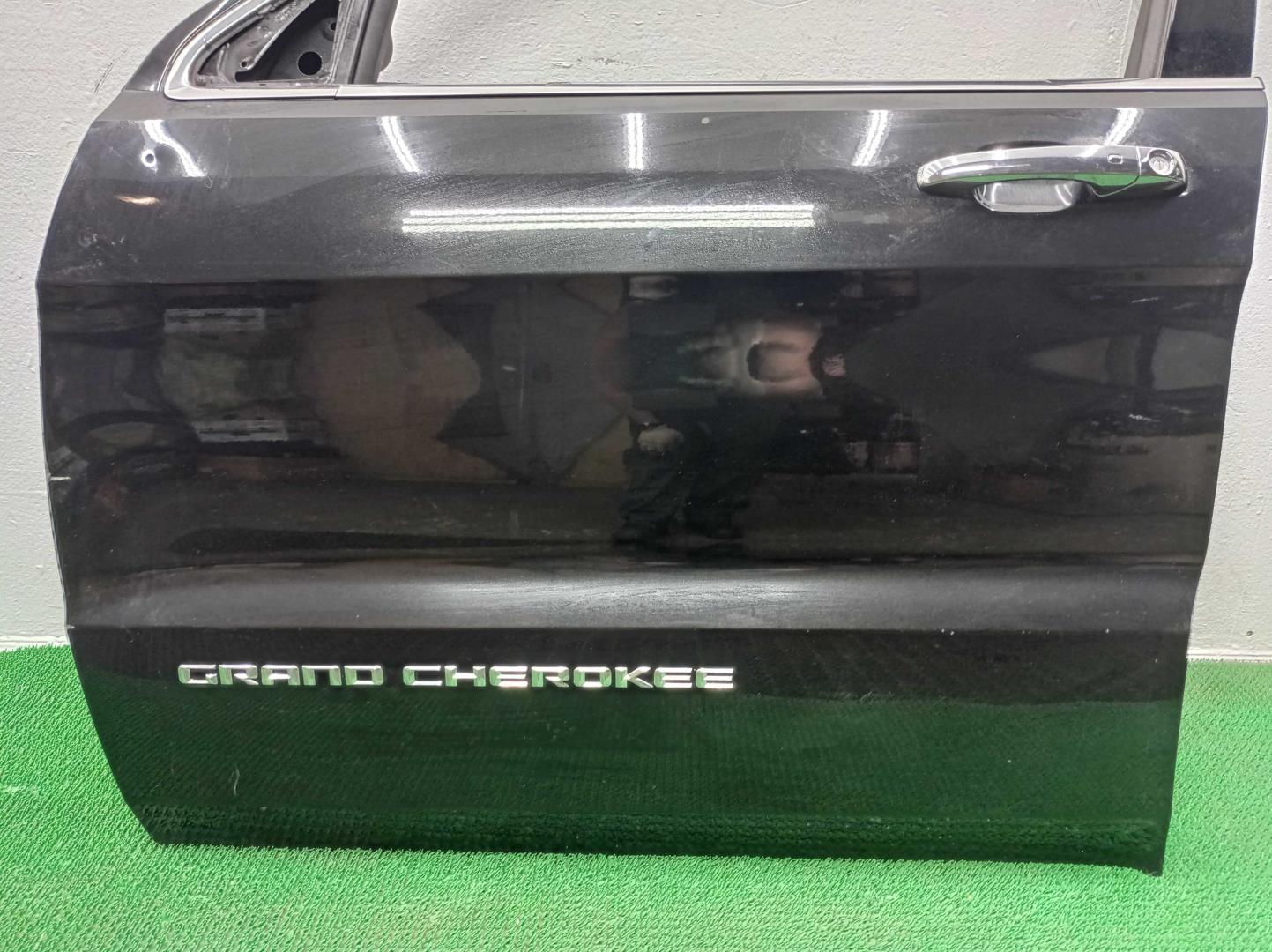 Замок двери передней левой