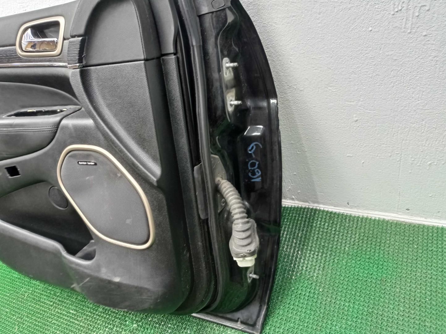 Замок двери передней левой