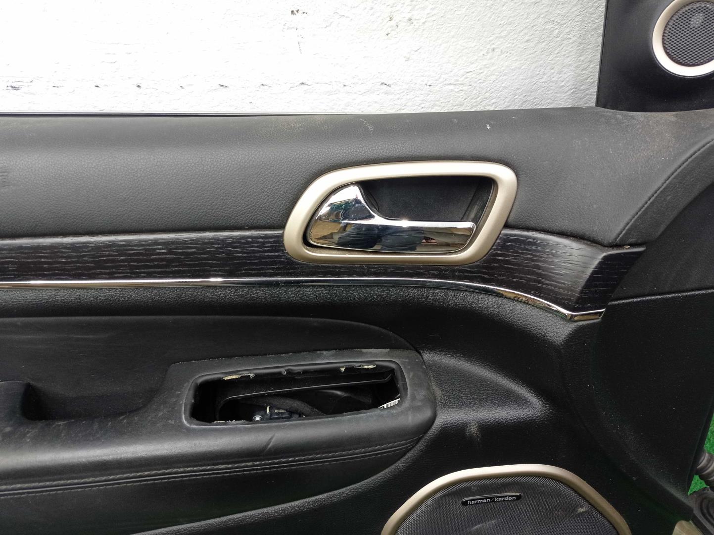 Замок двери передней левой