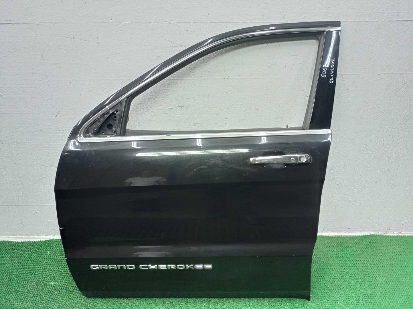 Замок двери передней левой