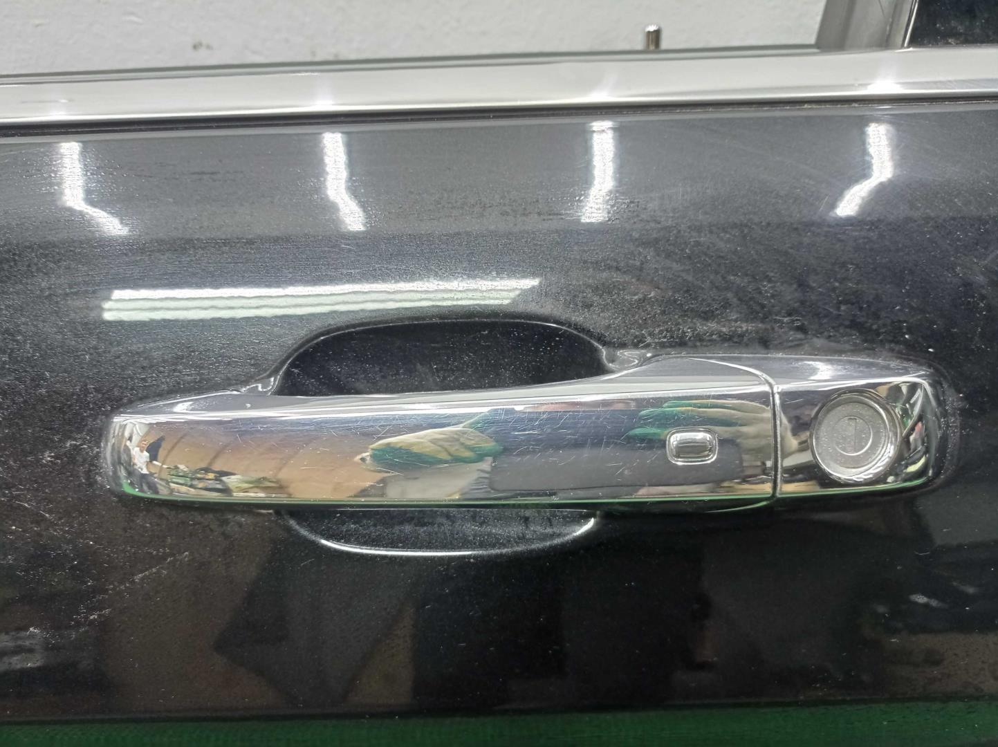 Замок двери передней левой