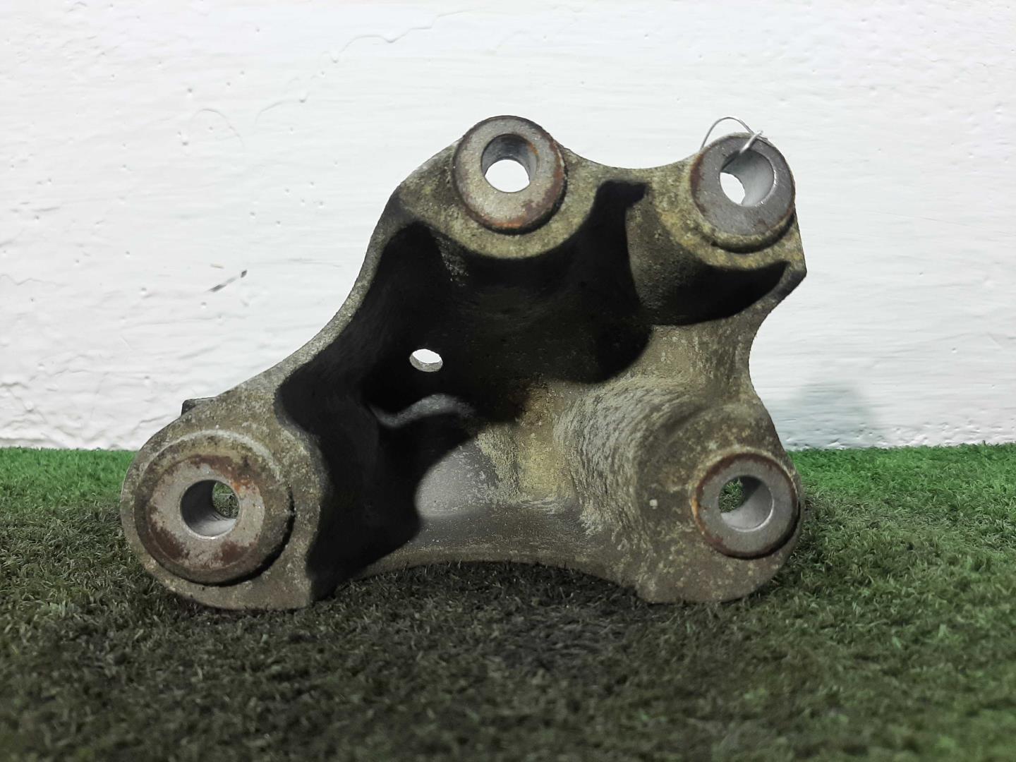 Кронштейн двигателя