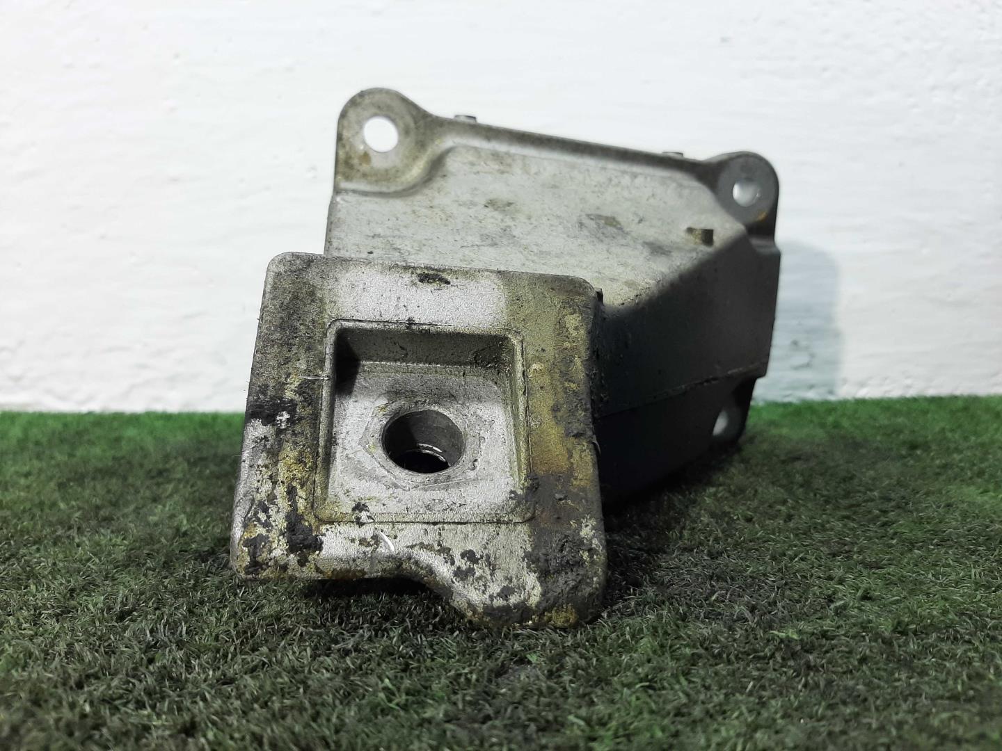 Кронштейн двигателя