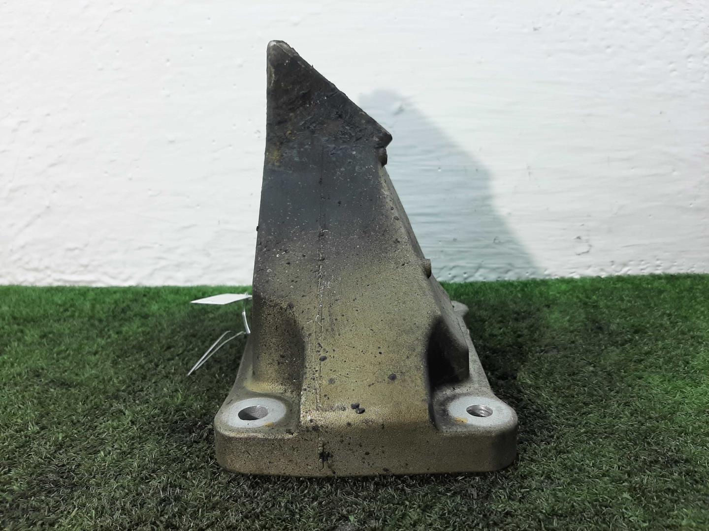 Кронштейн двигателя