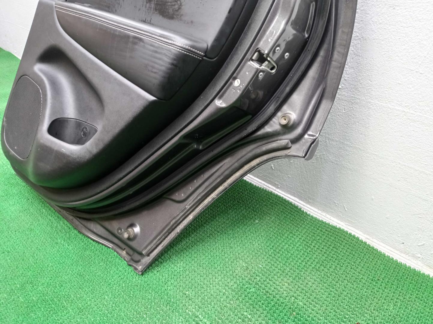 Замок двери задней правой