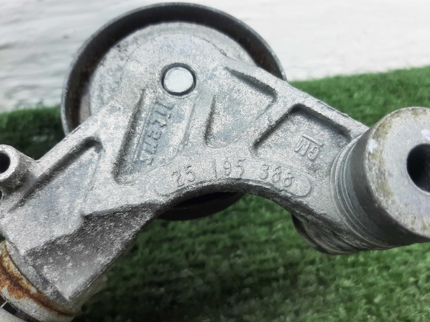 Натяжитель ремня