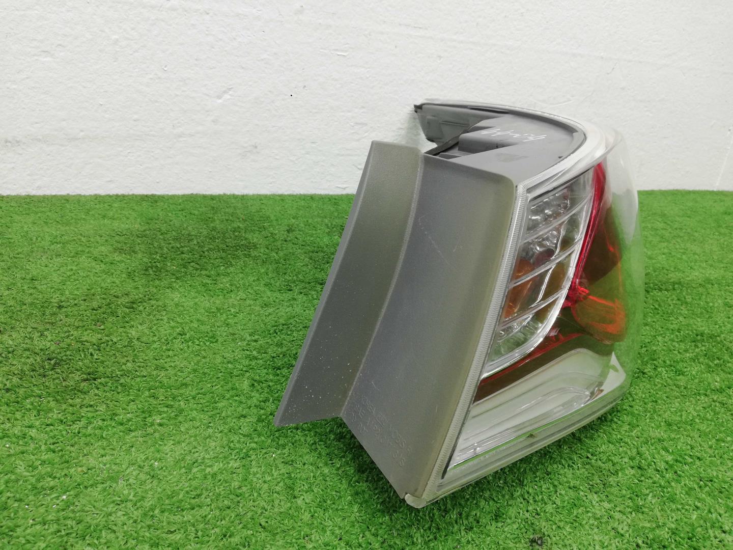 Фонарь задний наружный правый