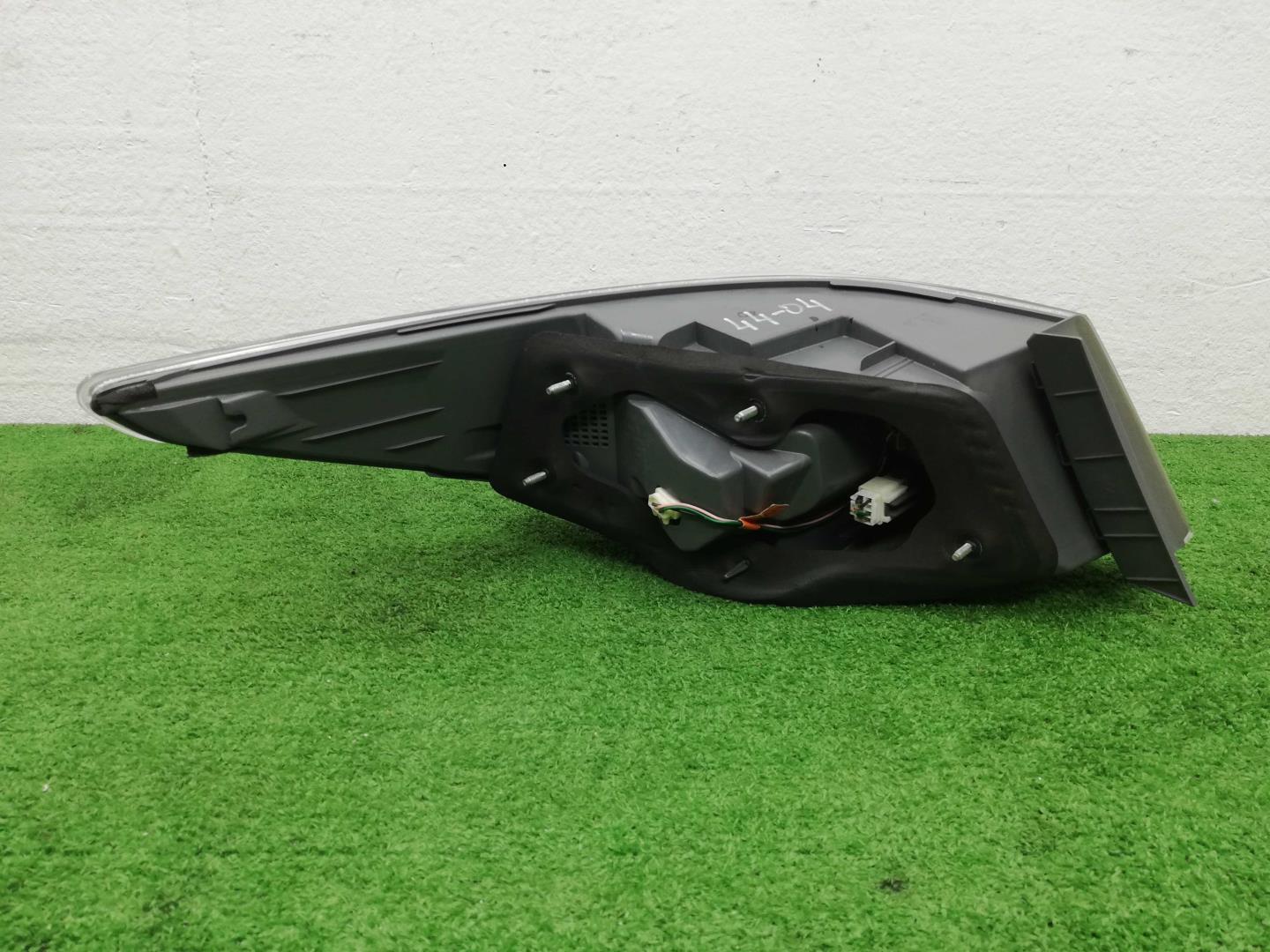 Фонарь задний наружный правый