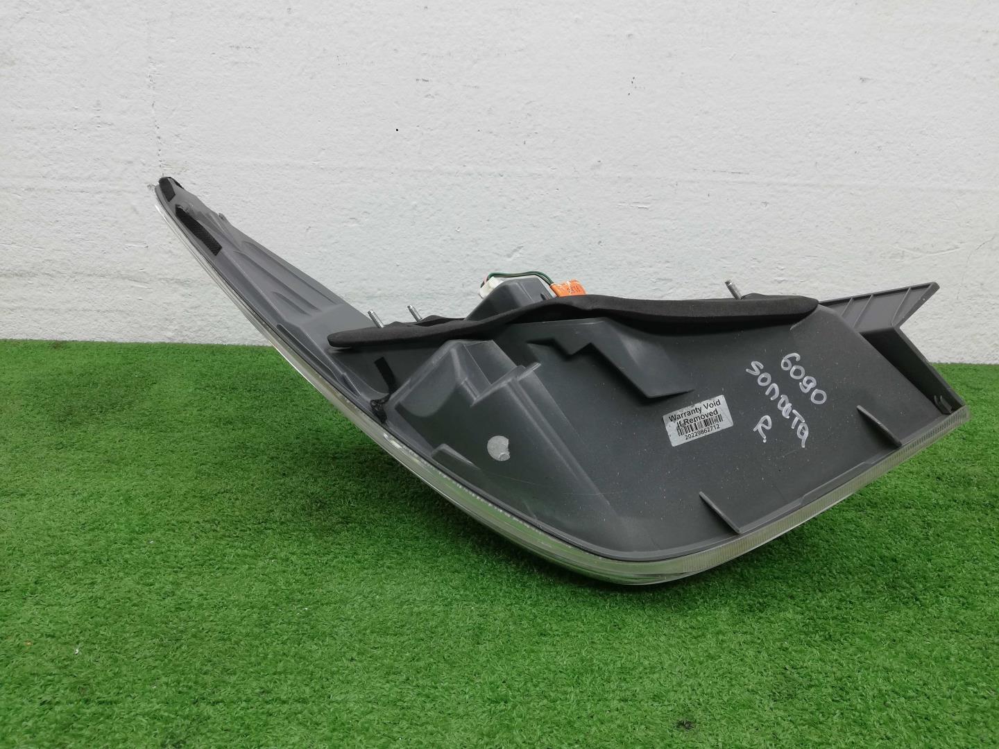 Фонарь задний наружный правый