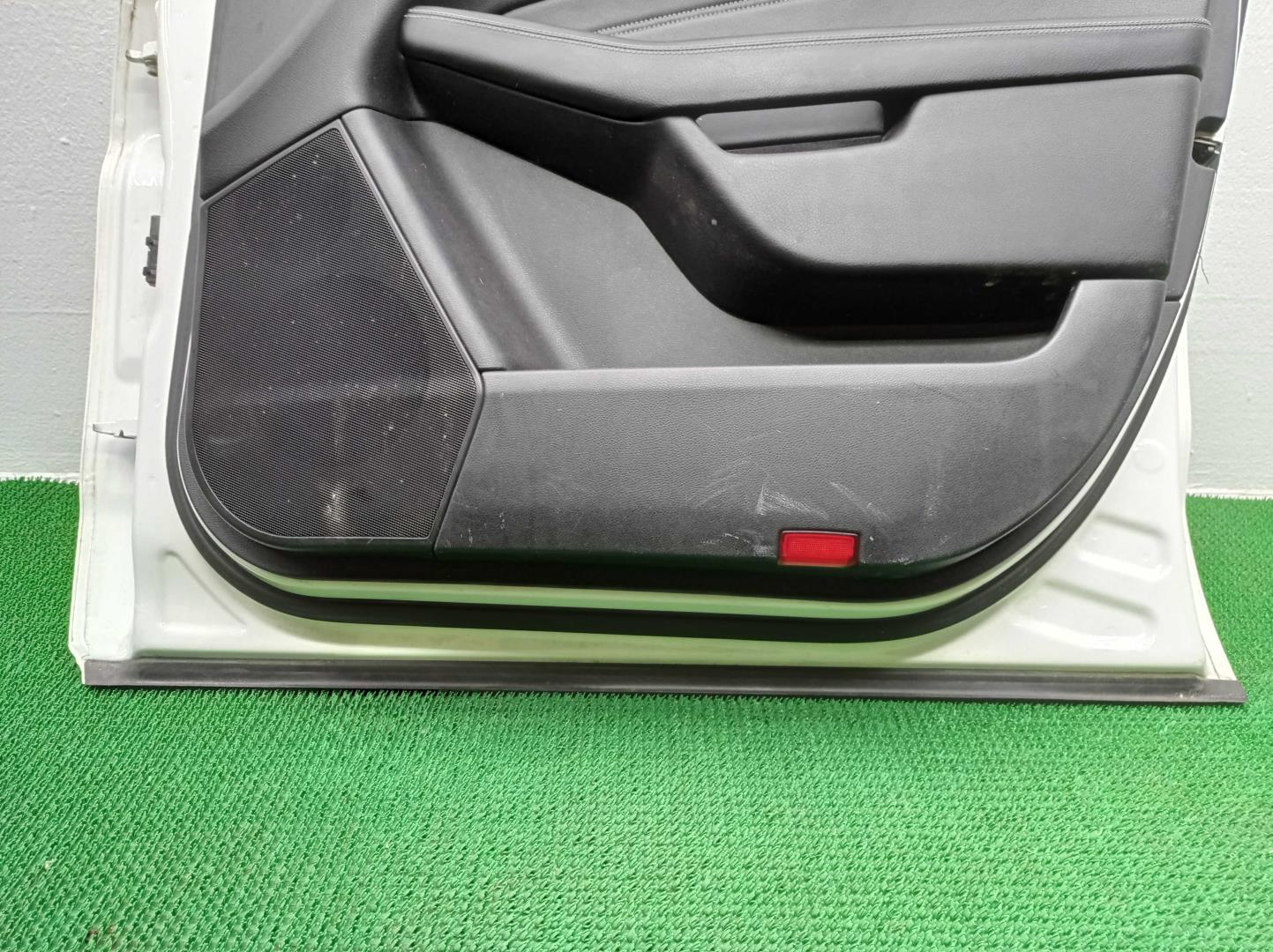 Ручка двери передней наружная правая