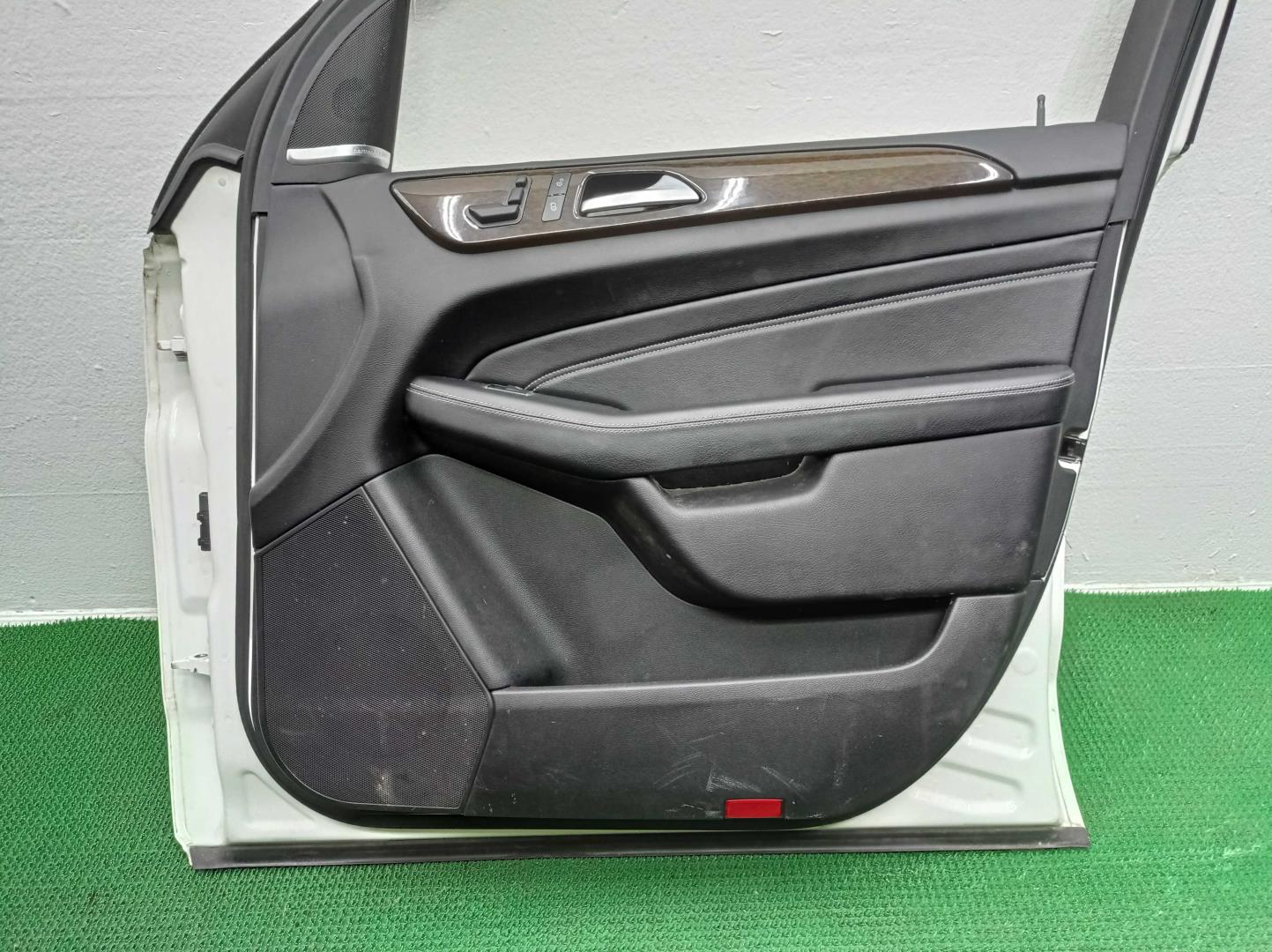 Ручка двери передней наружная правая