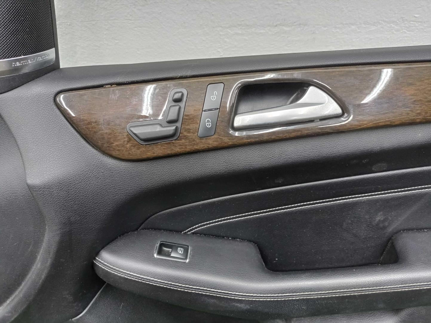 Ручка двери передней наружная правая