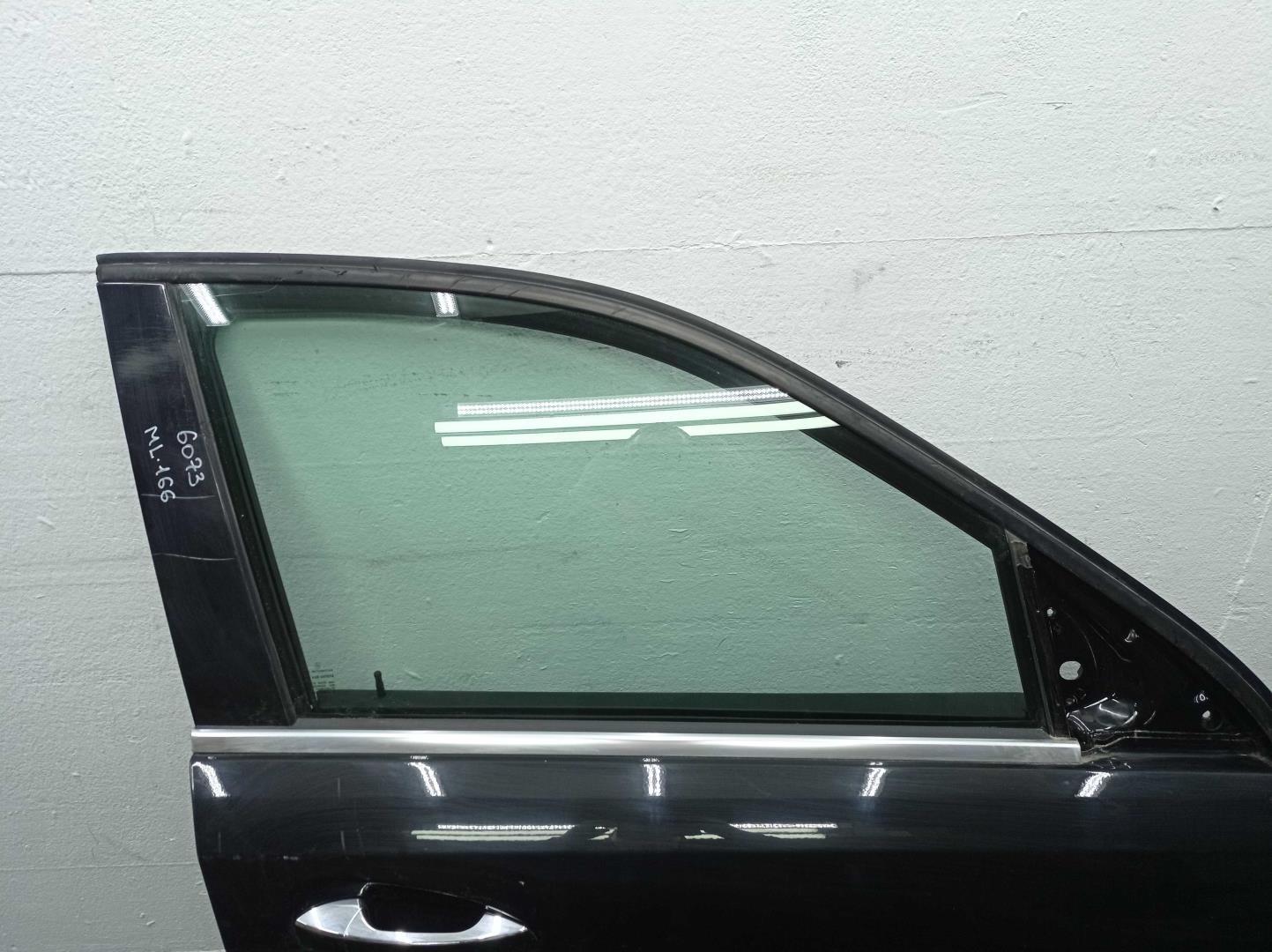 Замок двери передней правой