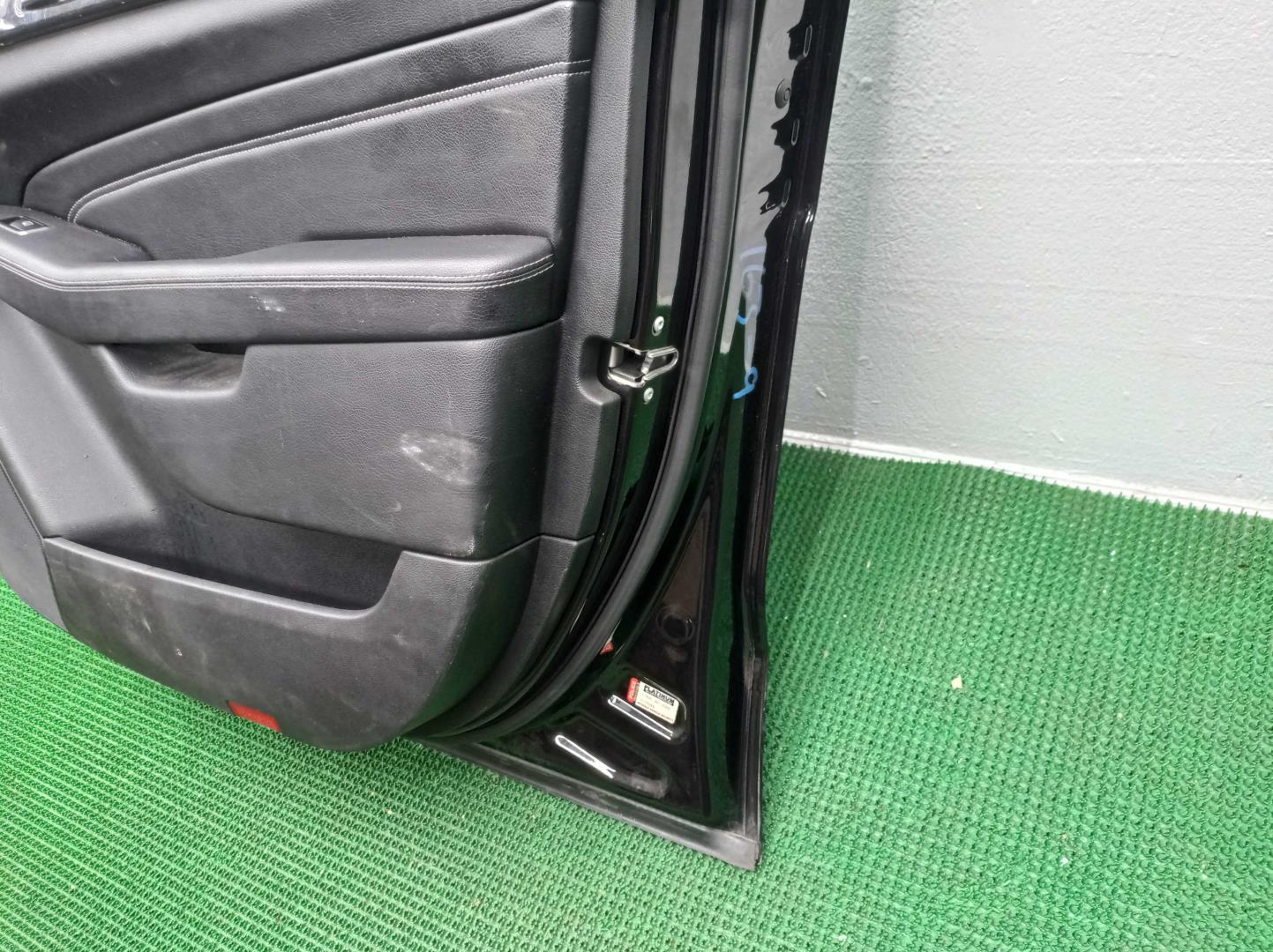 Замок двери передней правой