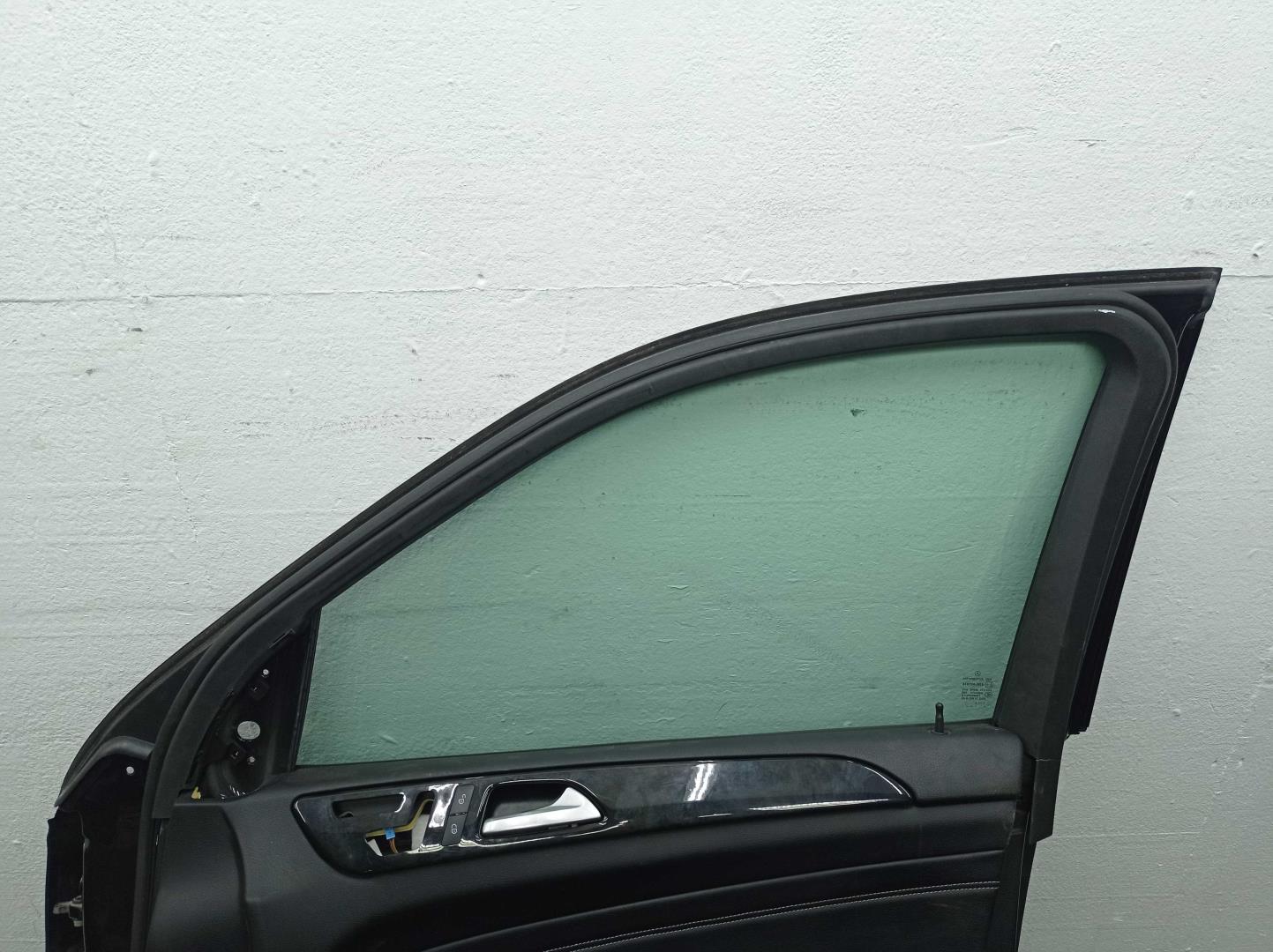 Замок двери передней правой