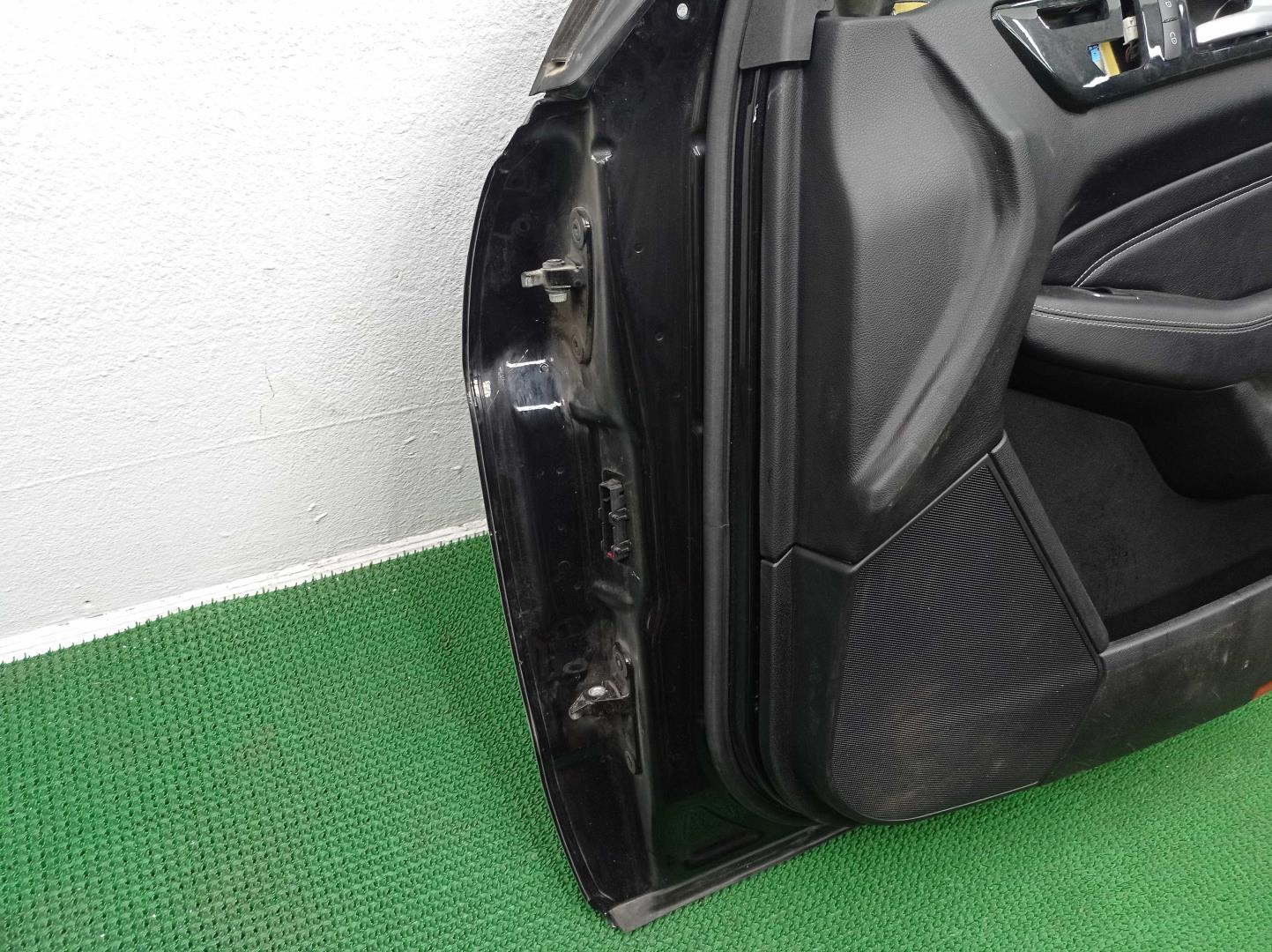 Замок двери передней правой