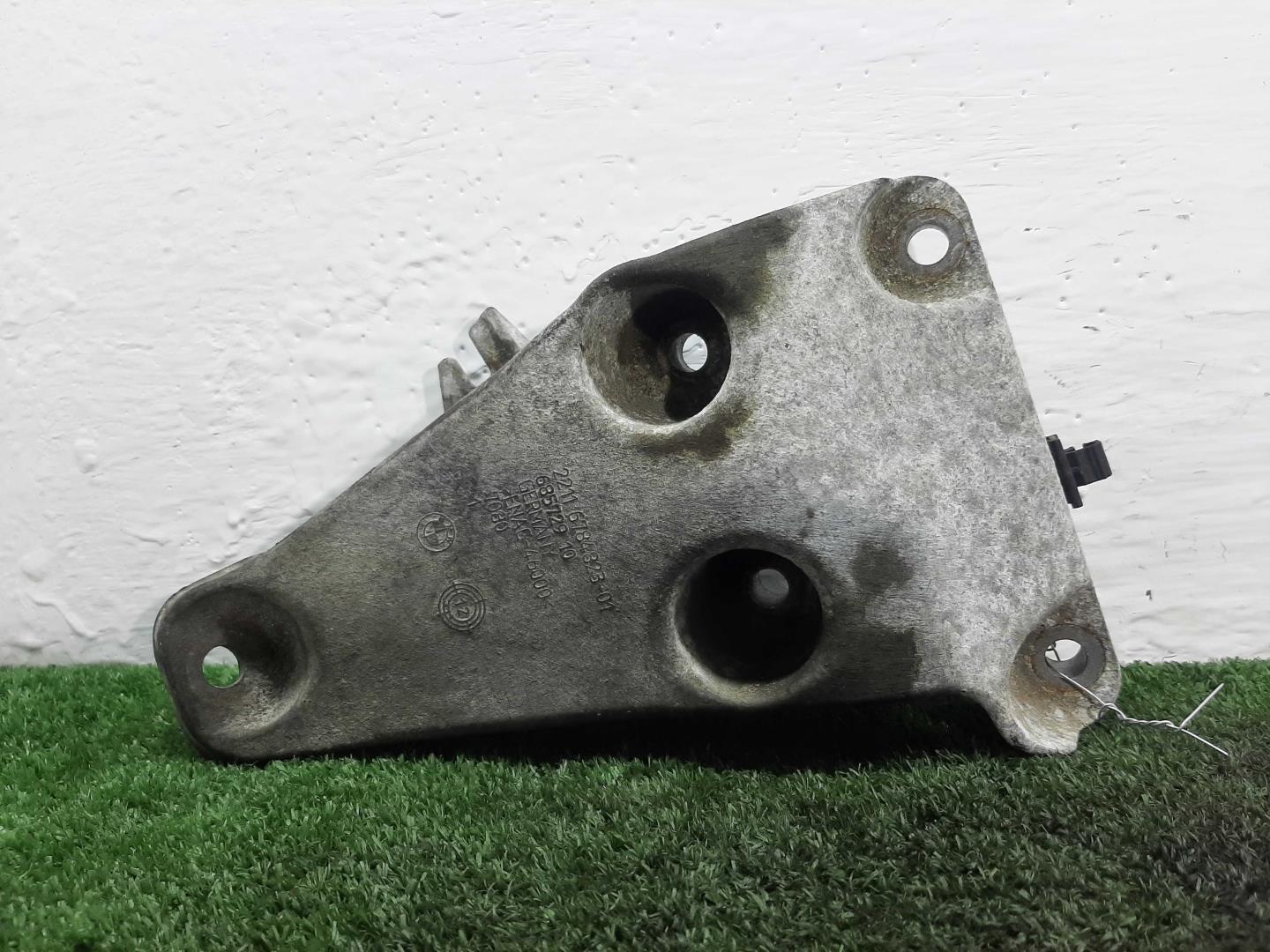 Кронштейн двигателя