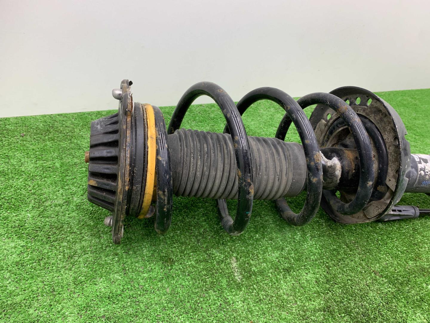 Амортизатор передний левый