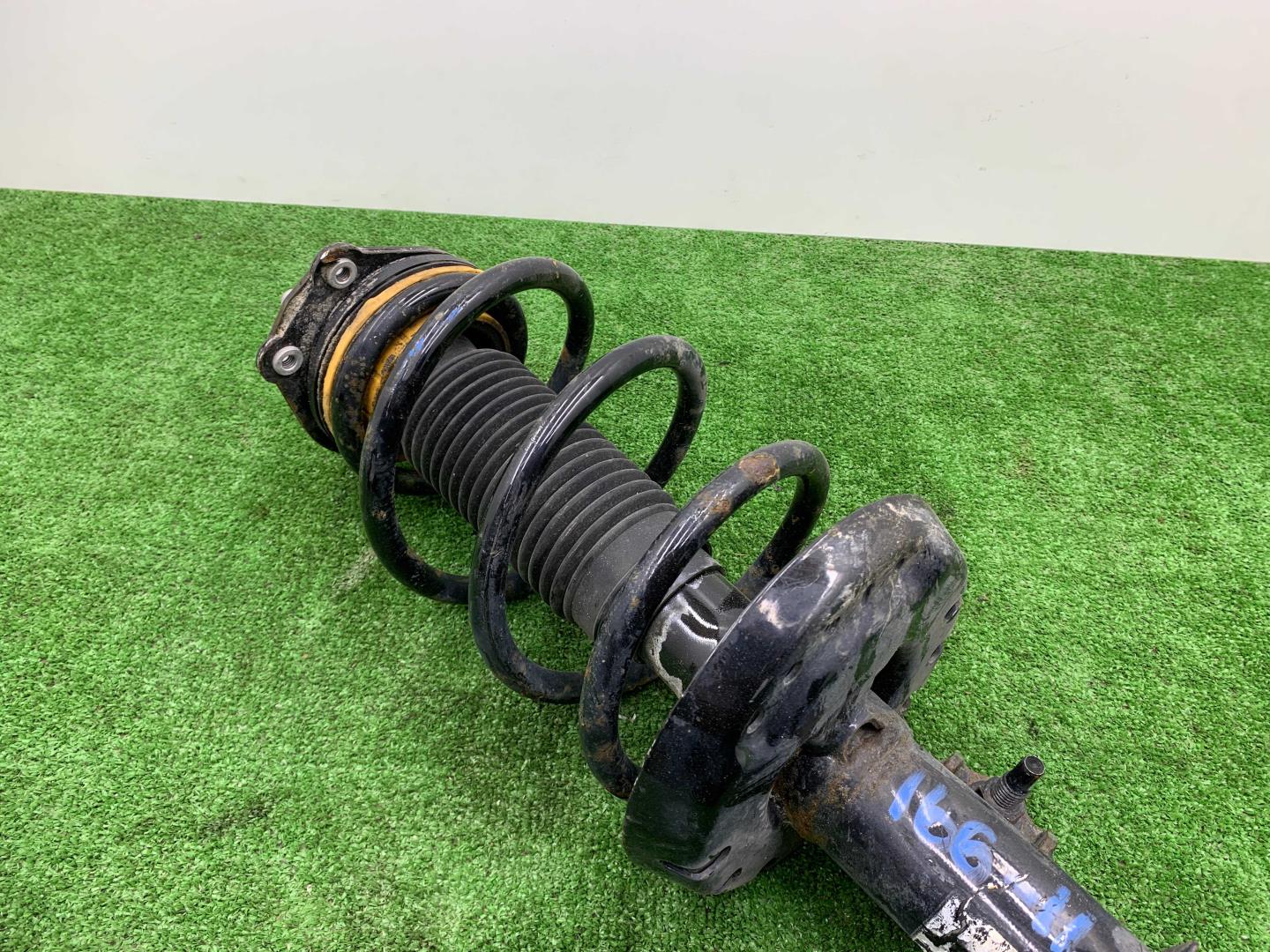 Амортизатор передний левый