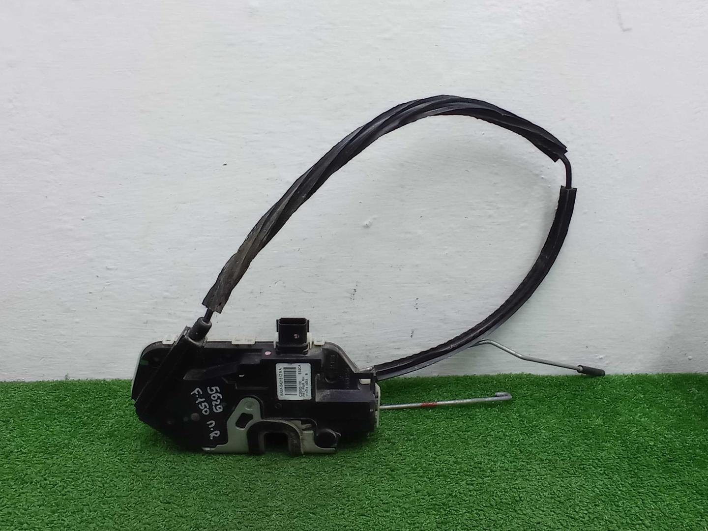 Замок двери передней правой