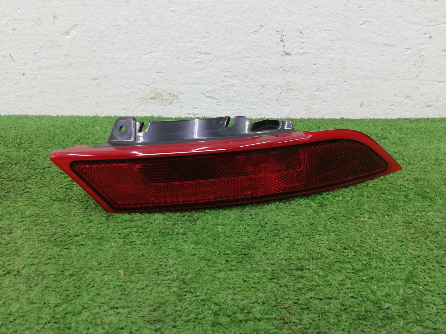 Фонарь задний в бампер правый