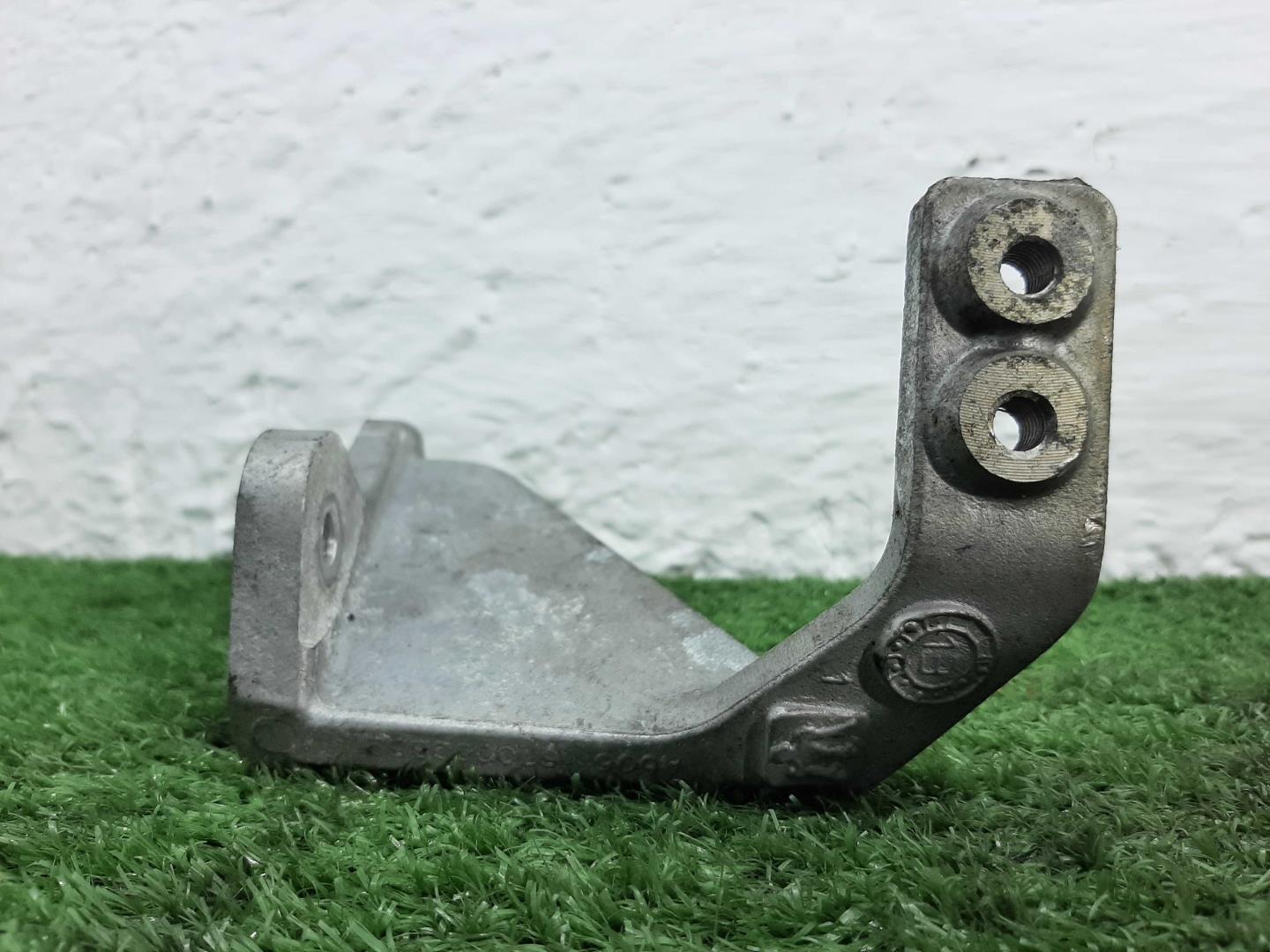 Кронштейн двигателя