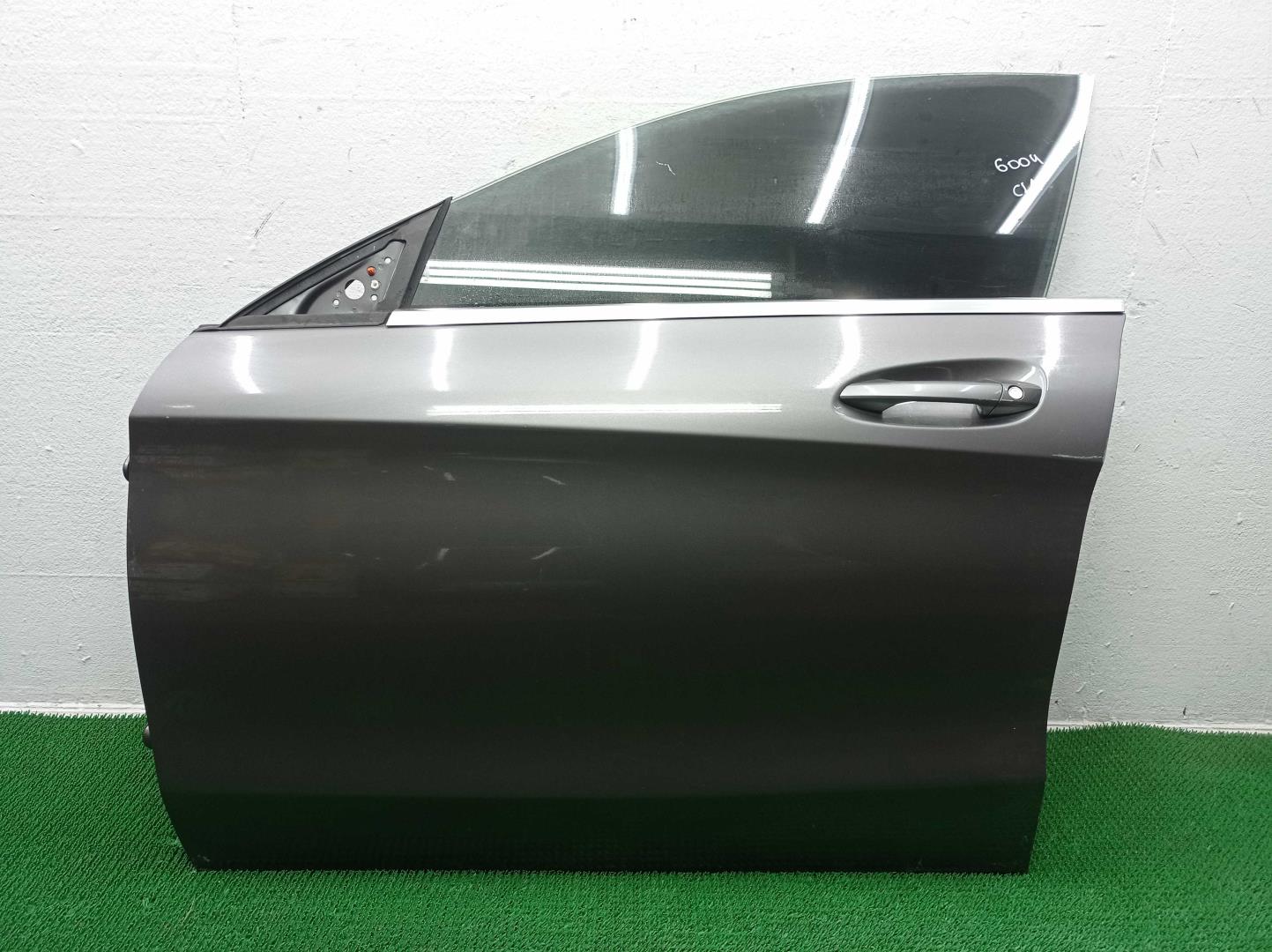 Замок двери передней левой