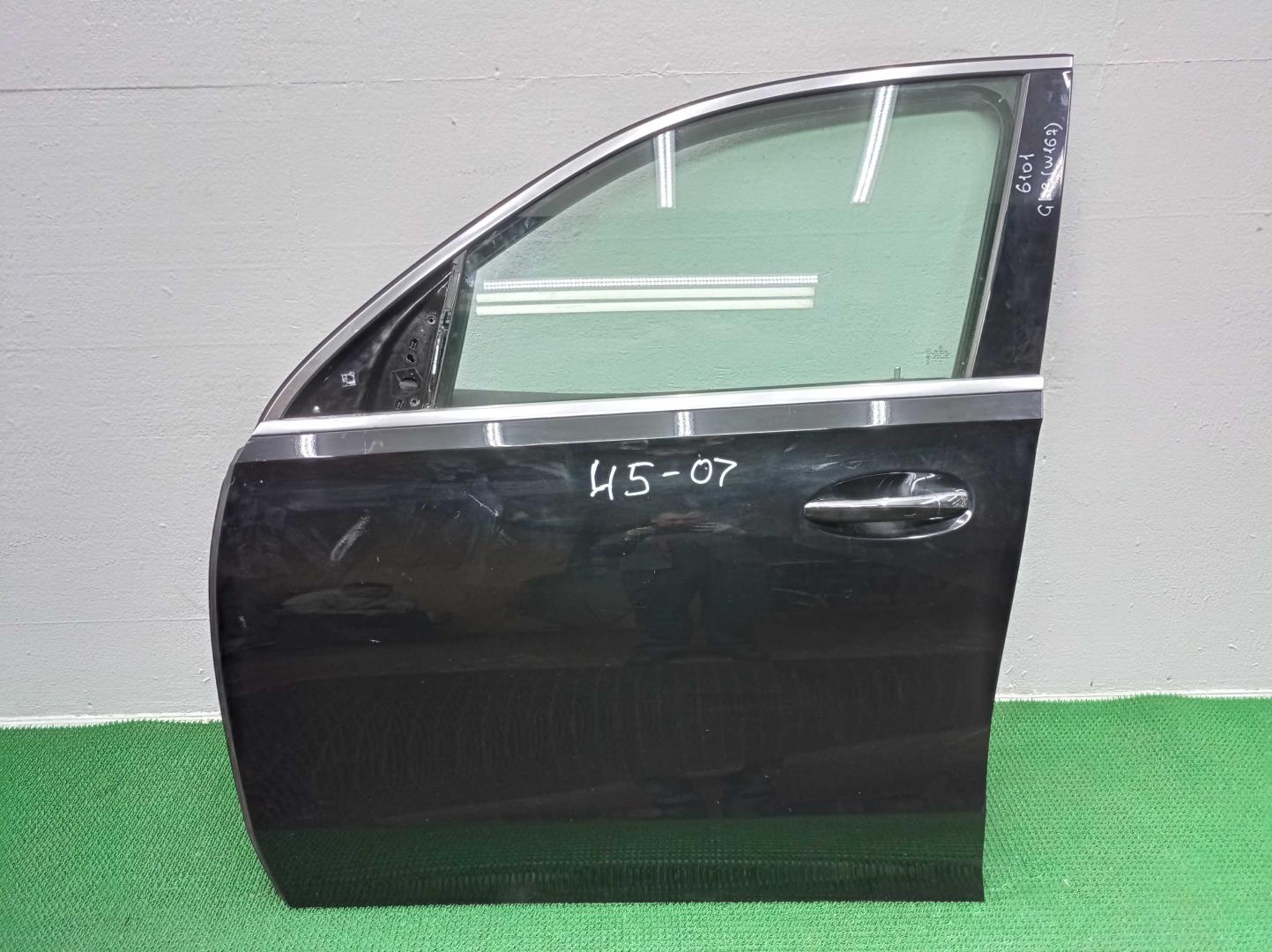 Замок двери передней левой