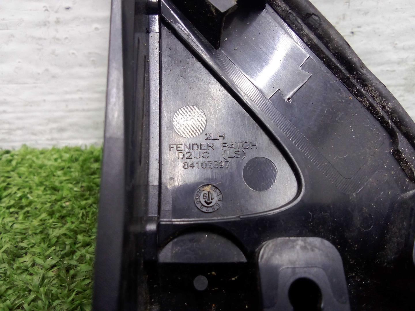 Накладка переднего крыла левого