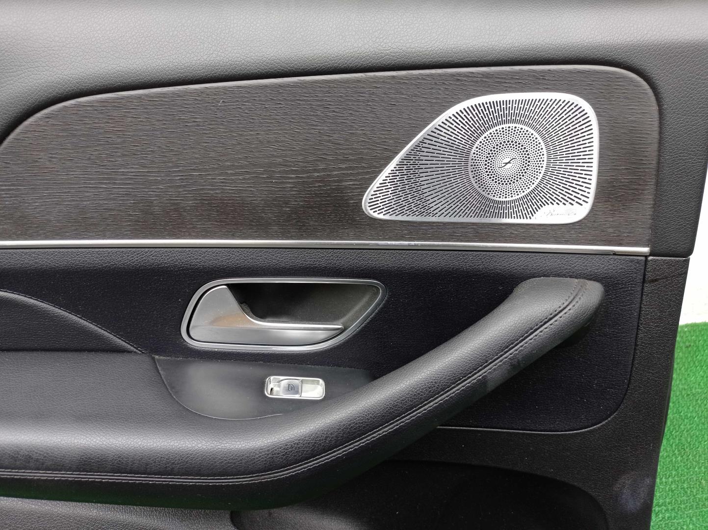 Дверь задняя левая