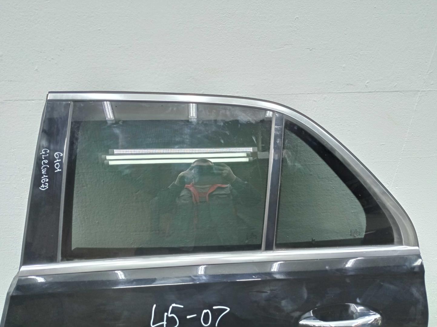 Дверь задняя левая