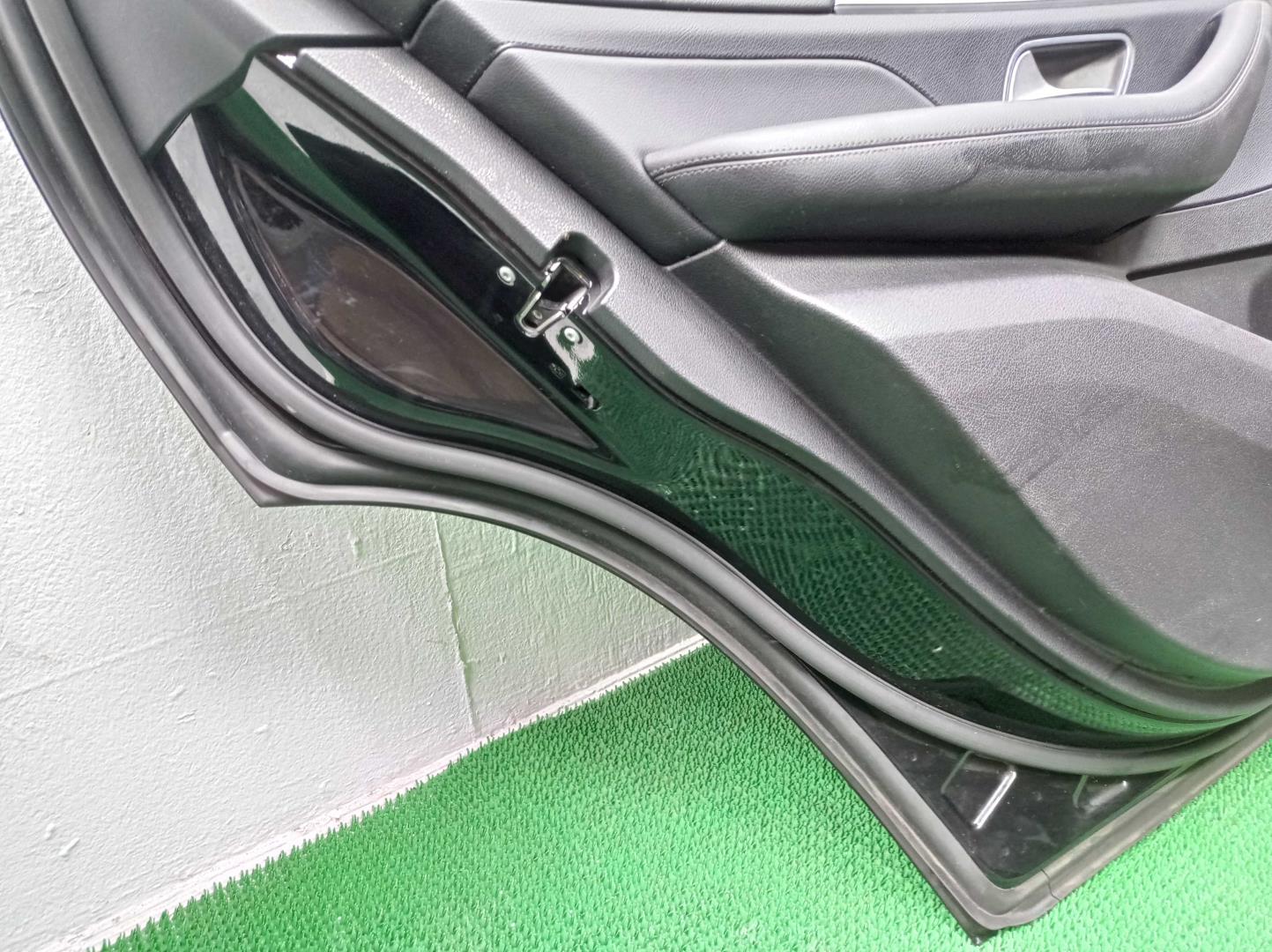 Замок двери задней левой