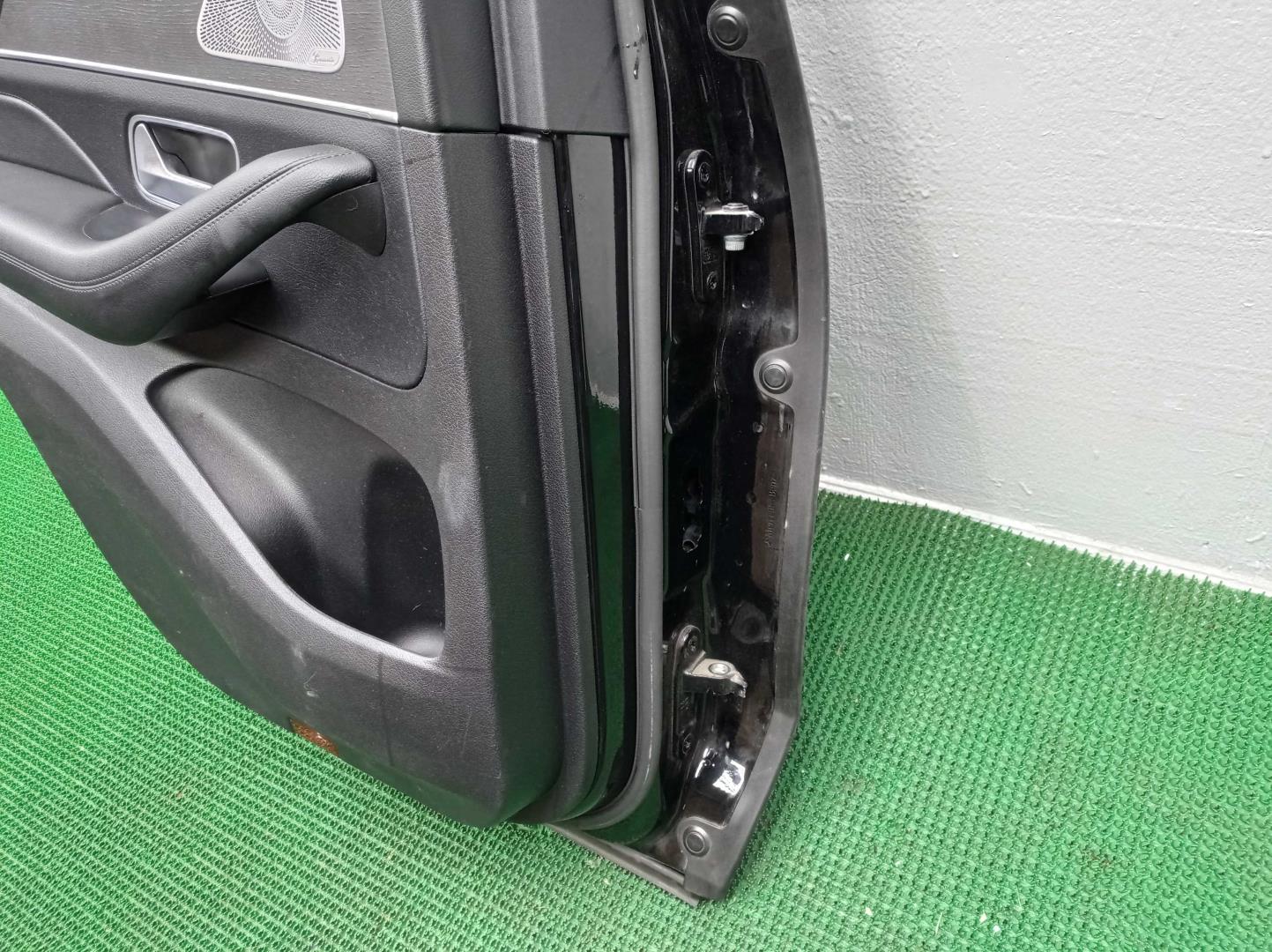 Замок двери задней левой