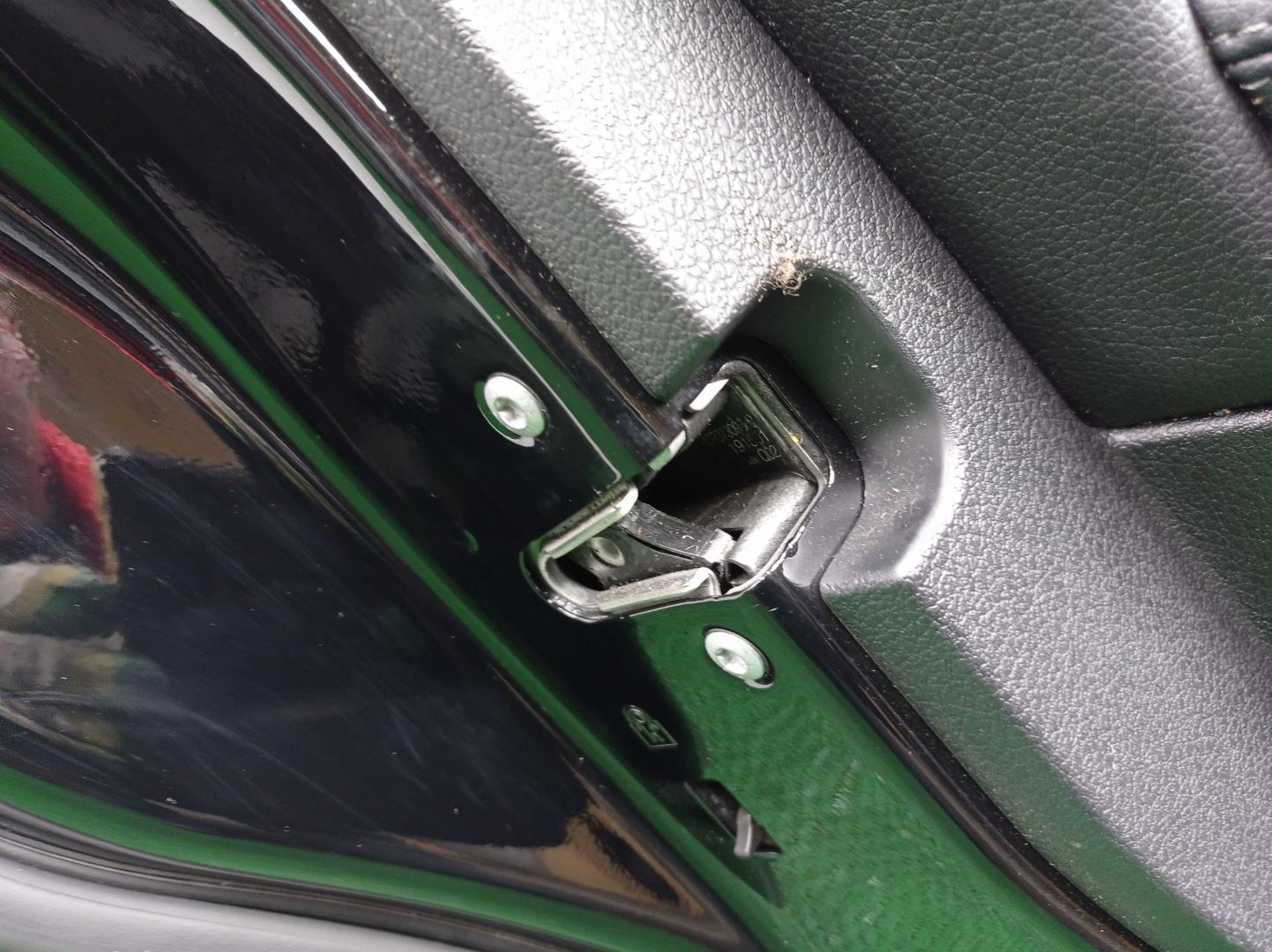 Замок двери задней левой