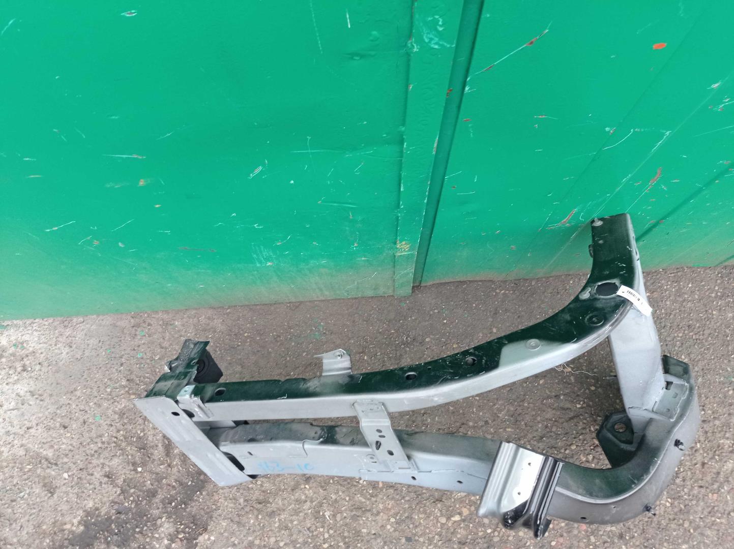 Кузовной элемент