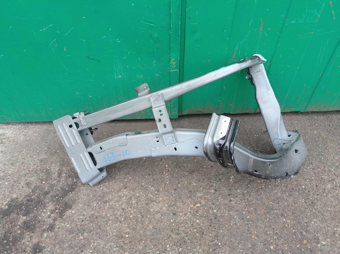 Кузовной элемент