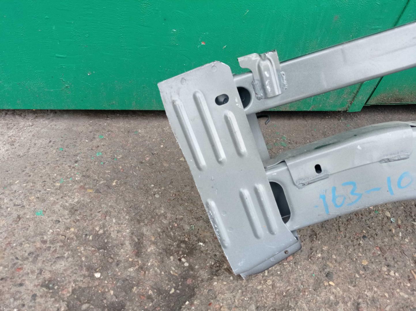 Кузовной элемент