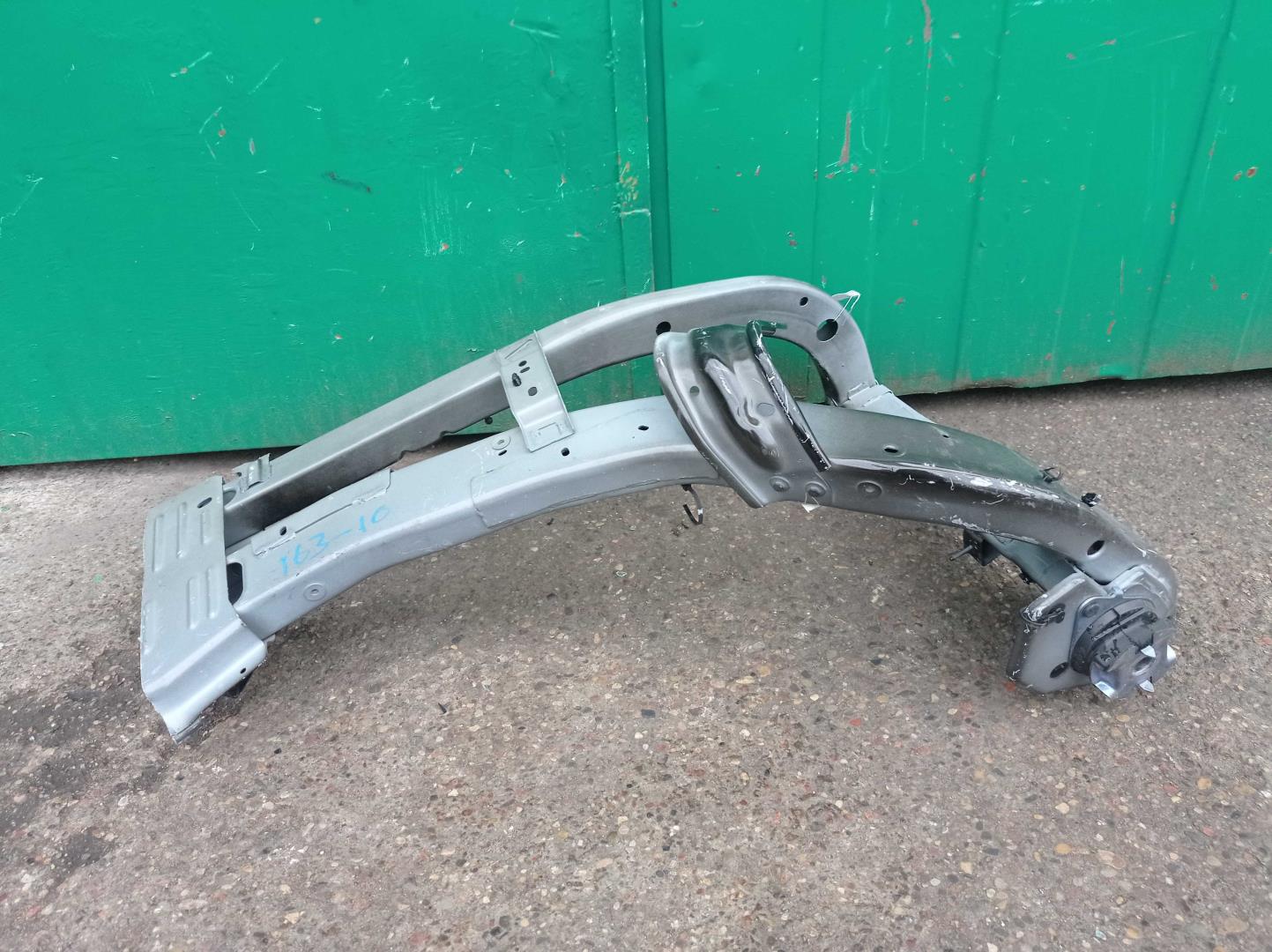 Кузовной элемент