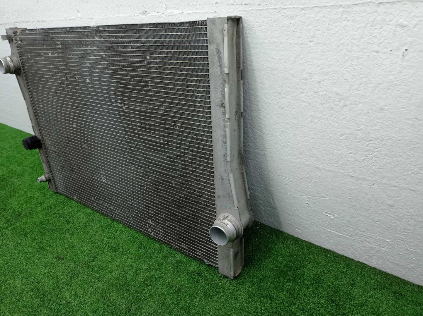 Радиатор охлаждения двигателя основной