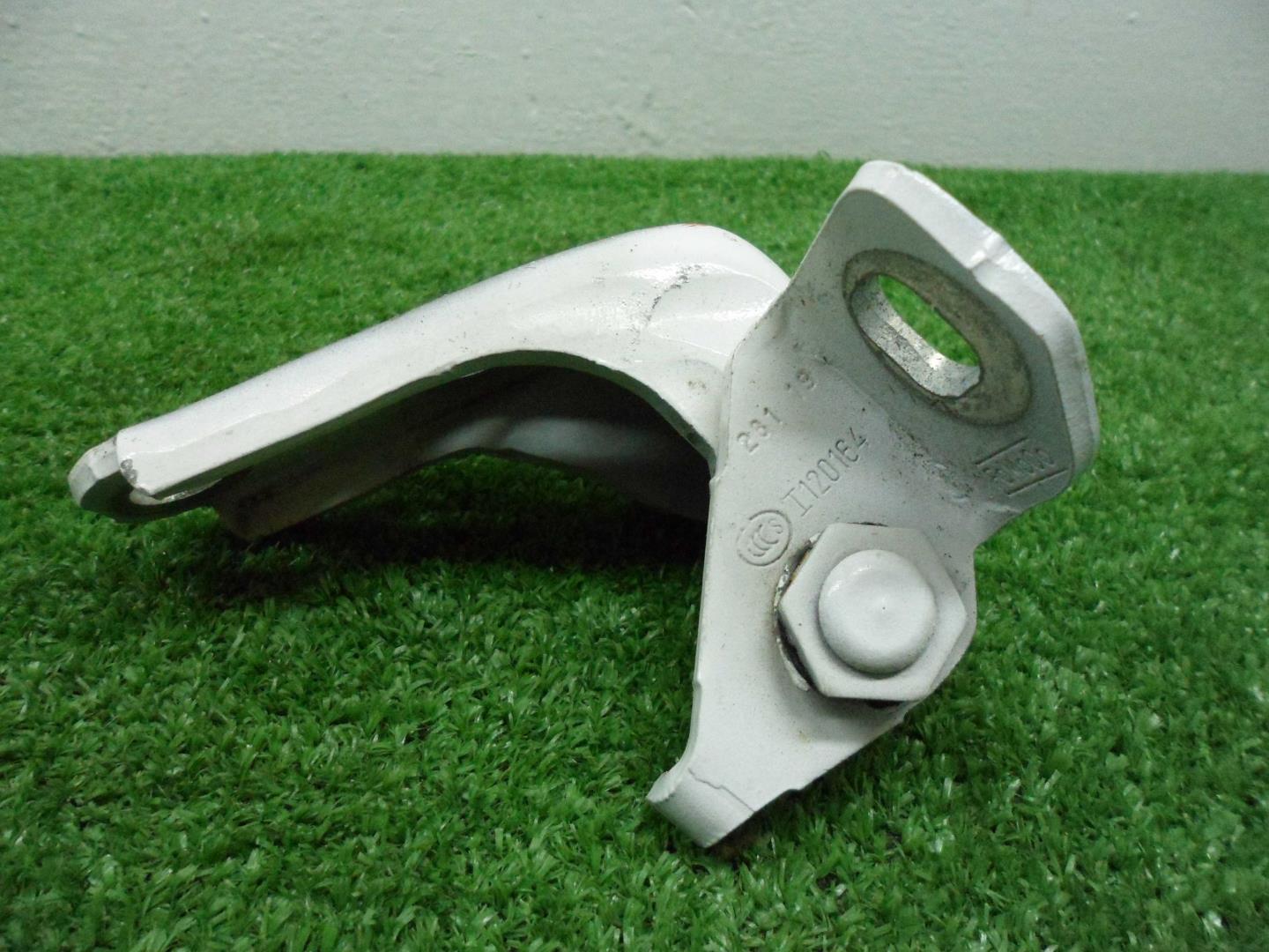 Петля двери передней