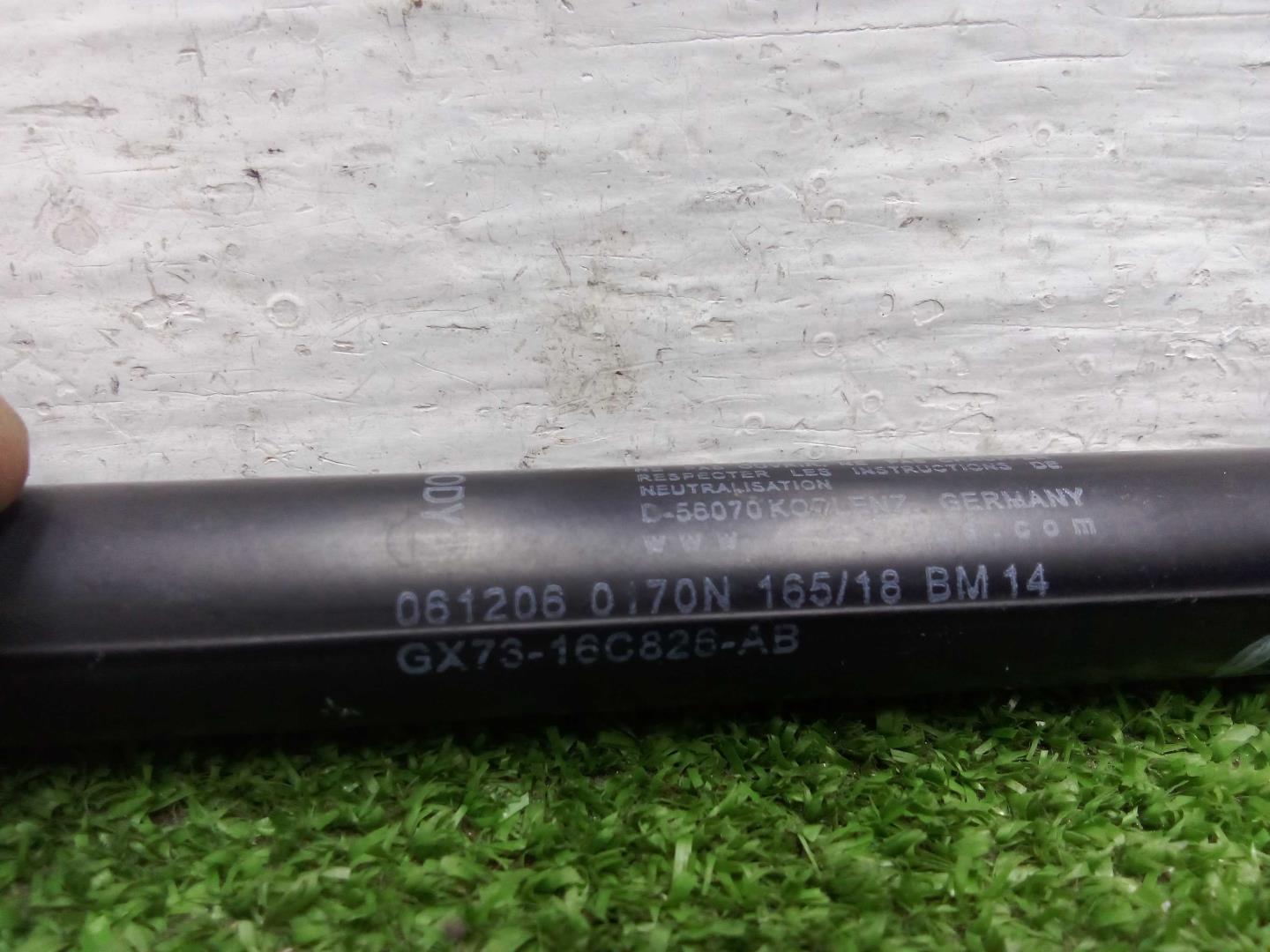 Амортизатор капота